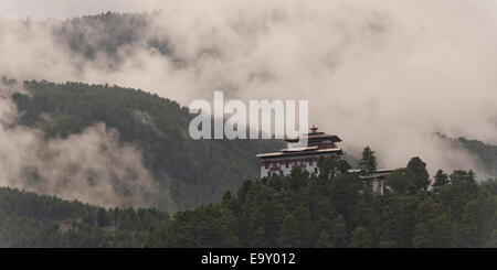 Niedrigen Winkel Ansicht der Jakar Dzong, Chokhor Tal, Bumthang Bezirk, Bhutan Stockfoto