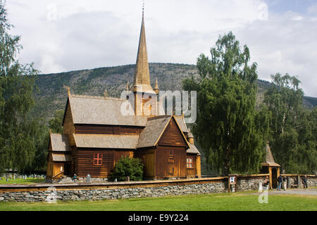 Die mittelalterliche Stabkirche in Lom, Norwegen Stockfoto