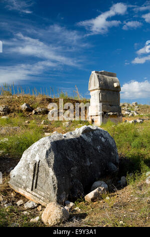 Lykischen Gräbern, Überreste der alten lykischen Stadt Patara in der Nähe von Kalkan, Lykische Küste, in der Nähe von Kas, Türkei, Asien. Stockfoto