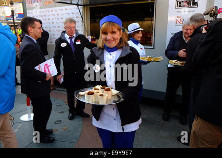 London, UK. 4. November 2014. Veranstaltung findet außerhalb des Parlaments zur Schulspeisung zu feiern. Bildnachweis: Rachel Megawhat/Alamy Live-Nachrichten Stockfoto