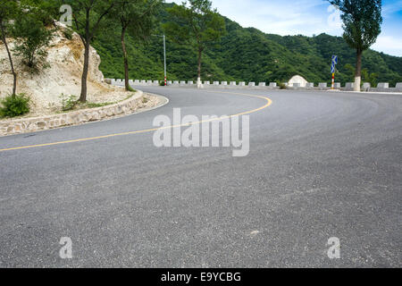 Steilen Bergstraße Stockfoto