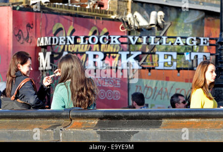 London, England, Vereinigtes Königreich. Camden Lock Ortsschild von Regent es Canal Stockfoto