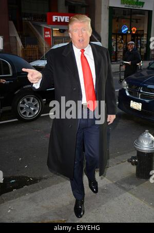 New York, NY, USA. 4. November 2014. Donald Trump bei Talkshow auftritt für Promi-Schnappschüsse auf der NBC Today Show - di, Rockefeller Center, New York, NY 4. November 2014. Bildnachweis: Derek Sturm/Everett Collection/Alamy Live-Nachrichten Stockfoto