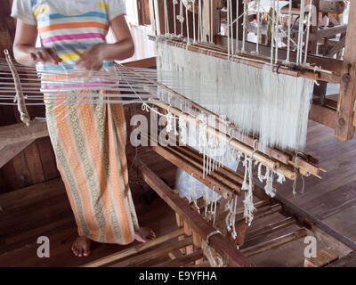 Myanmar-Inle-See Lotus Wurzel Seide Textilien Stockfoto