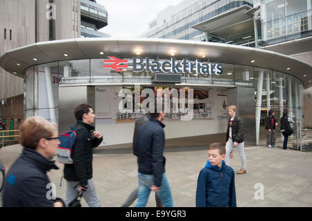 Eingang zum Blackfriars Bahnhof auf der Londoner Southbank Stockfoto