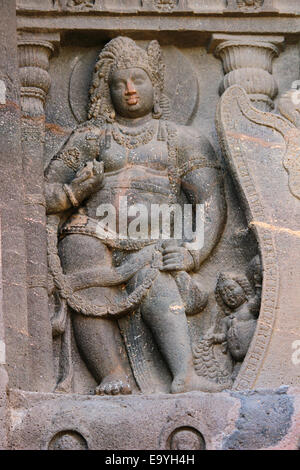 Höhle Nr. 19: Guardian-Abbildung auf der rechten Seite des Bogens Chaitya Höhle. Ca. 5.. Jahrhundert n. Chr. Ajanta, Maharashtra. Stockfoto