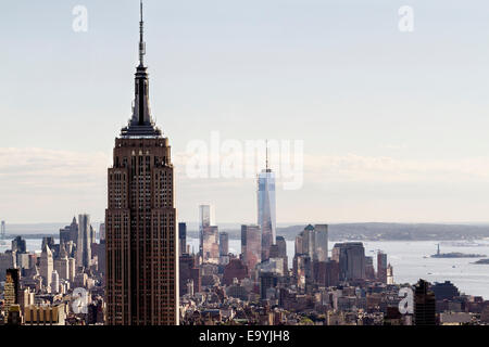 Empire State Building vom Rockefeller Center in New York City, New York, Vereinigte Staaten Stockfoto