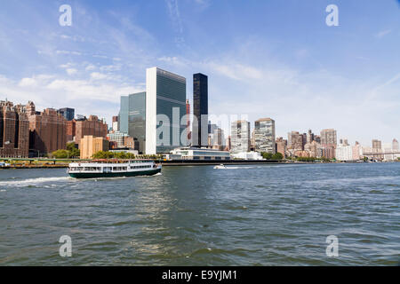 Vereinten Nationen Gebäude vom East River, New York City, New York, Vereinigte Staaten von Amerika Stockfoto