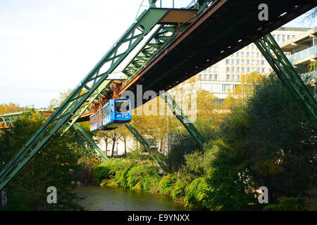 Schwebebahn. Schwebebahn. Wuppertal. Nordrhein-Westfalen. Deutschland Stockfoto