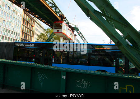 Schwebebahn. Schwebebahn. Wuppertal. Nordrhein-Westfalen. Deutschland Stockfoto