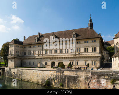 Dole Hotel Dieu 17thc denkmalgeschützten ehemaligen Krankenhaus auf Seite Kanal des Tanneurs beherbergt Bibliothek Stadtarchiv Franche-Compte F Stockfoto