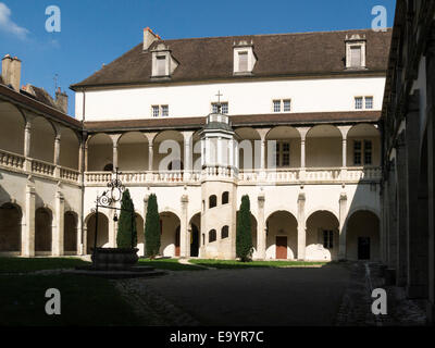 Dole Hotel Dieu 17thc denkmalgeschützten ehemaligen Krankenhaus auf Seite Kanal des Tanneurs beherbergt Bibliothek Stadtarchiv Franche-Compte F Stockfoto