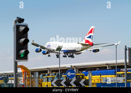 British Airways Boeing 747-436, BA Jumbo Jet, G-CIVD, auf seinen Ansatz für die Landung in London Heathrow, England, Großbritannien Stockfoto