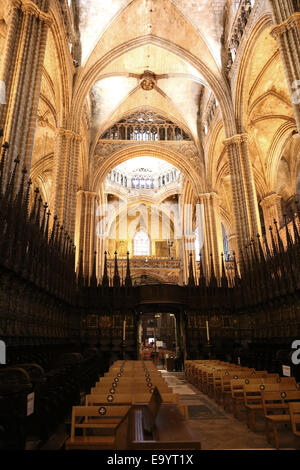 Spanien. Katalonien. Kathedrale von Barcelona. Im Inneren. Zentralen Kirchenschiff und Chorgestühl. 13. Jahrhundert. Stockfoto