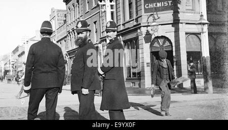 J.w. Toplis Chemiker, Cnr of Liverpool und Elizabeth Straßen Hobart (1900) JW Toplis Chemiker, Cnr of Liverpool und Elizabeth Straßen Hobart 10972574743 o Stockfoto