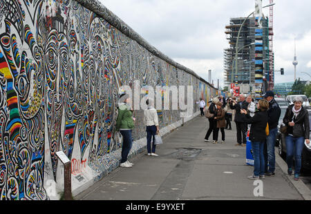 Die East Side Gallery Berlin. 1,3 km langen Abschnitt der Berliner Mauer an der Spree ist einer der bekanntesten Wahrzeichen der Stadt. Stockfoto