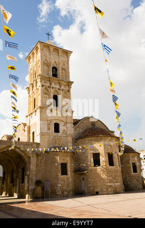 Kirche des Heiligen Lazarus, Agios Lazaros, Larnaca, Zypern, mit Independence Day Bunting. Stockfoto