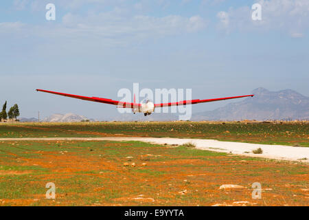 Alexander Schleicher fragen 7 m zwei Sitz schulsegelflugzeug der Zypern Segelfliegen Gruppe an Land an Mammari Landebahn, Nikosia, Zypern. Stockfoto