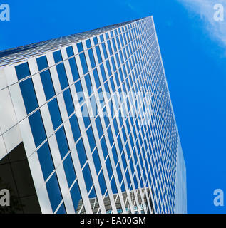 Niedrige abgewinkelt Ansicht des Bürogebäudes im Bankenviertel, Manhattan, New York, USA Stockfoto