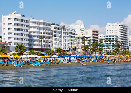 Larnaca, Finikoudes, Strandpromenade. Stockfoto