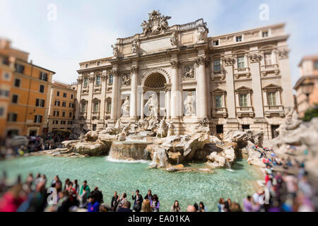 Rom, Italien.  Im 18. Jahrhundert Barock-Trevi-Brunnen von Nicola Salvi entworfen. Stockfoto