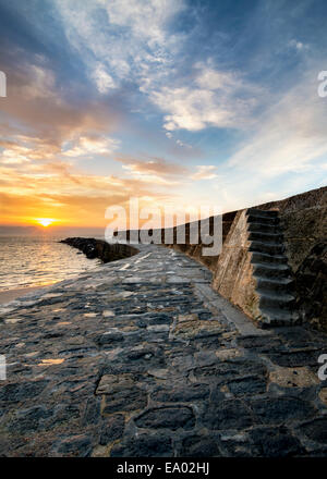 Sonnenaufgang am Cobb, Lyme Regis Stockfoto