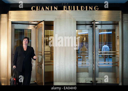 Chanin Building, NYC. Das Chanin Gebäude ist ein Backstein und Terra-Cotta Wolkenkratzer bei 122 East 42nd Street, an der Ecke o Stockfoto