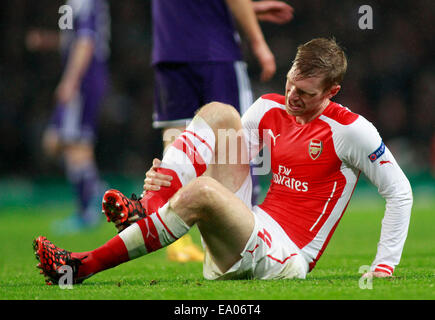 LONDON, ENGLAND - NOV 04: Arsenals Per Mertesacker während der UEFA-Champions-League-Partie zwischen Arsenal aus England und Anderlecht aus Belgien spielte The Emirates Stadium am 4. November 2014 in London, England. (Foto von Mitchell Gunn/ESPA) Stockfoto