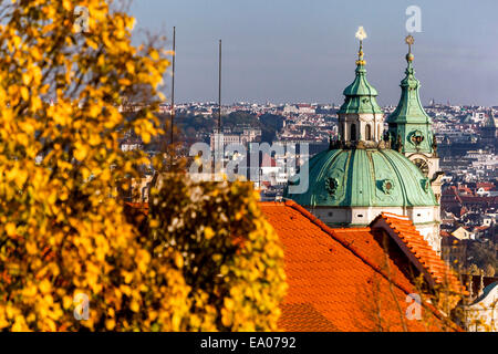 Prager Nikolaikirche, Kleinseite, Prager Herbst Tschechische Republik Stockfoto