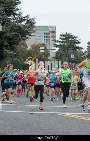 Victoria, Britisch-Kolumbien, Kanada, 12. Oktober 2014.  Athleten aus der ganzen Welt konkurrierten in der Victoria-Marathon Stockfoto