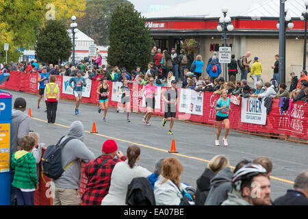 Victoria, Britisch-Kolumbien, Kanada, 12. Oktober 2014.  Athleten aus der ganzen Welt konkurrierten in der Victoria-Marathon Stockfoto