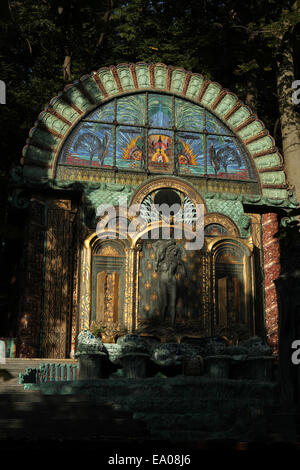 Pavillon Nymphäum Omega entwarf österreichischen Malers Ernst Fuchs im Garten der Villa Wagner ich in Wien, Österreich. Stockfoto