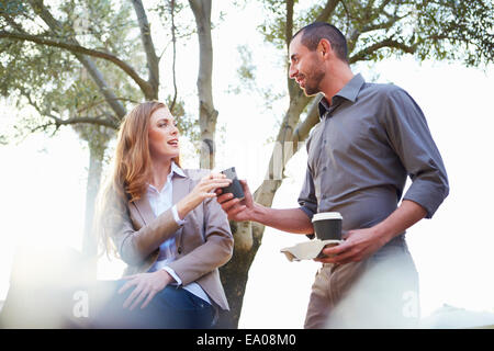 Unternehmer und Business Frau mit Kaffee Stockfoto