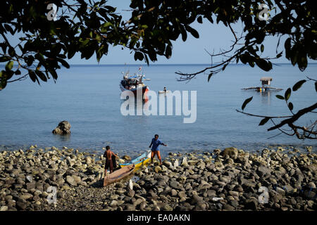 Fischer von Lamagute Dorf, Lembata Island, East Nusa Tenggara Provinz, Indonesien. Stockfoto