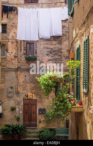 Vintage Balkon auf der Straße in Italien Stockfoto