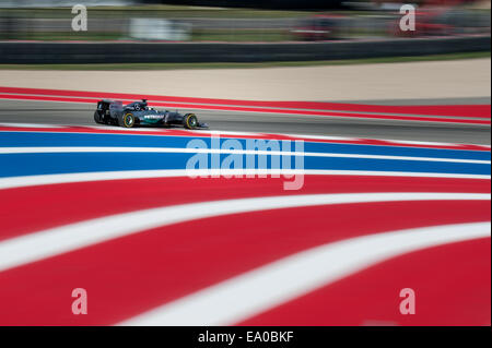 Lewis Hamilton fährt seinen Mercedes AMG Petronas am Circuit of the Americas Austin während FP2 für die 2014 US Grand Prix Stockfoto