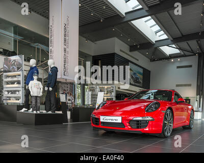 Porsche 911 998 Carrera, rot, vorne 3/4-Ansicht. Stockfoto