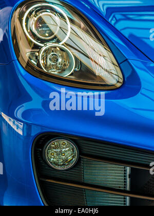 Porsche Cayman, blau, vordere Licht Cluster Makro-Ansicht. Stockfoto