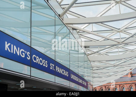 Kings Cross Hl.Pankratius unterirdischen Eingang - London Stockfoto