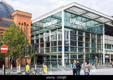 Hl.Pankratius internationalen Bahnhof - London Stockfoto