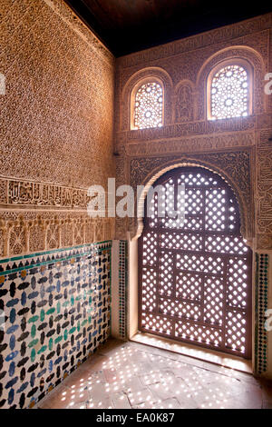 Alhambra, Sala de Embajadores / Halle von Botschaftern, Palacio de Comares/Wifes Palace, Granada, Andalusien, Spanien Stockfoto
