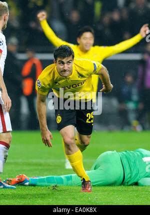 Dortmund, Deutschland. 4. November 2014. Fußball, Fußball, Deutschland, UEFA Champions League, Saison 2014/2015, Gruppe D, 4. Spieltag, Signal Iduna Park, Borussia Dortmund, BVB Vs Galatasaray Istanbul 4:1; Sokratis (BVB) feiert sein Ziel. Bildnachweis: UKraft/Alamy Live-Nachrichten Stockfoto