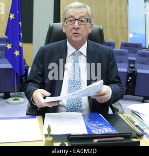 Brüssel, Belgien. 5. November 2014. Die Europäische Kommission neue Präsident Jean-Claude Juncker leitet das erste offizielle Treffen der EU Exekutive im EU-Hauptquartier in Brüssel, Nov.5, 2014. Bildnachweis: Ye Pingfan/Xinhua/Alamy Live-Nachrichten Stockfoto