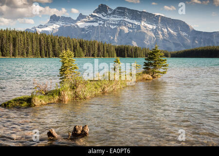 Lake Minnewanka und zwei Jack Lake, Banff Nationalpark, Alberta, Kanada, Nordamerika. Stockfoto