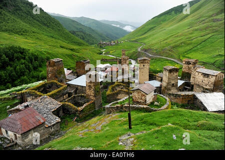 Alten Svan Türme in Ushguli Dorf in der oberen Region Swanetien in Georgien Stockfoto