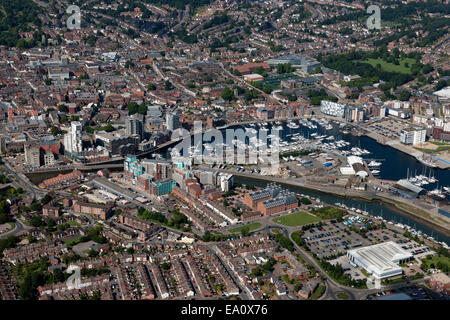 Eine Luftaufnahme von Ipswich Suffolk mit Stadtzentrum, Fußball-Stadion-Büros und der Marina auf dem River Orwell Stockfoto