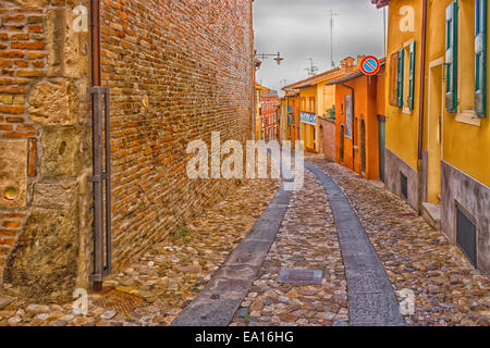 Stetige Werke gemalt an der Wand der Häuser in den mittelalterlichen kleinen Dorf Dozza in der Nähe von Bologna in Emilia Romagna, Italien Stockfoto