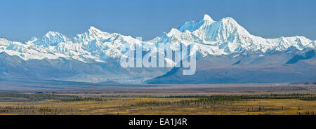 Die Alaska Range, eine 650 km langen Bergkette, ist die höchste in der Welt außerhalb von Asien und den Anden. Stockfoto
