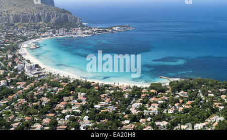 Blick vom Monte Pellegrino auf Mondello auf Stockfoto