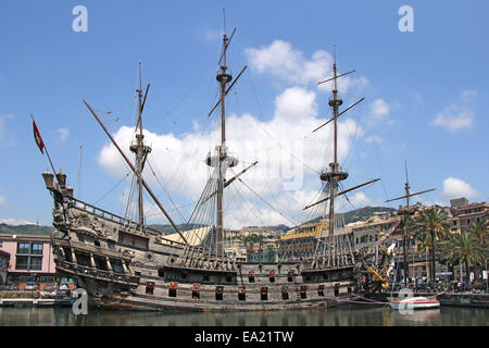 Galeone Neptune altes Holzschiff, touristische Attraktion in Genua Stockfoto